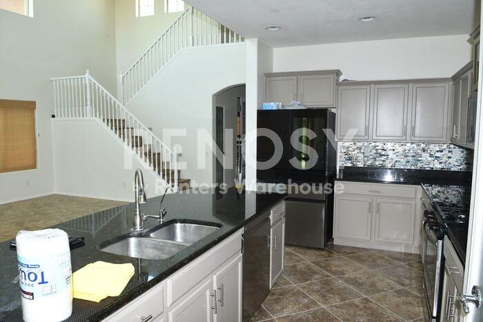 10827 W Cottontail Ln - Photo 6 of 24