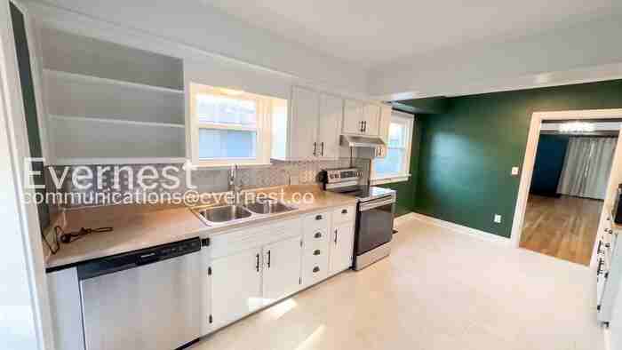 6135 Holmes St - Photo 4 of 21