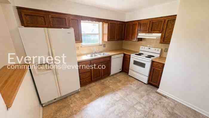 1311 E 123rd Ter - Photo 3 of 21