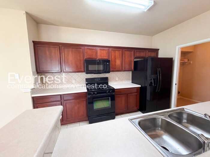 3145 Henderson Path - Photo 4 of 18
