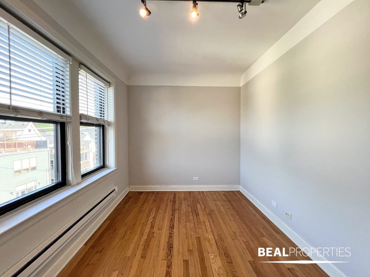 2321 N Rockwell St - Photo 5 of 13