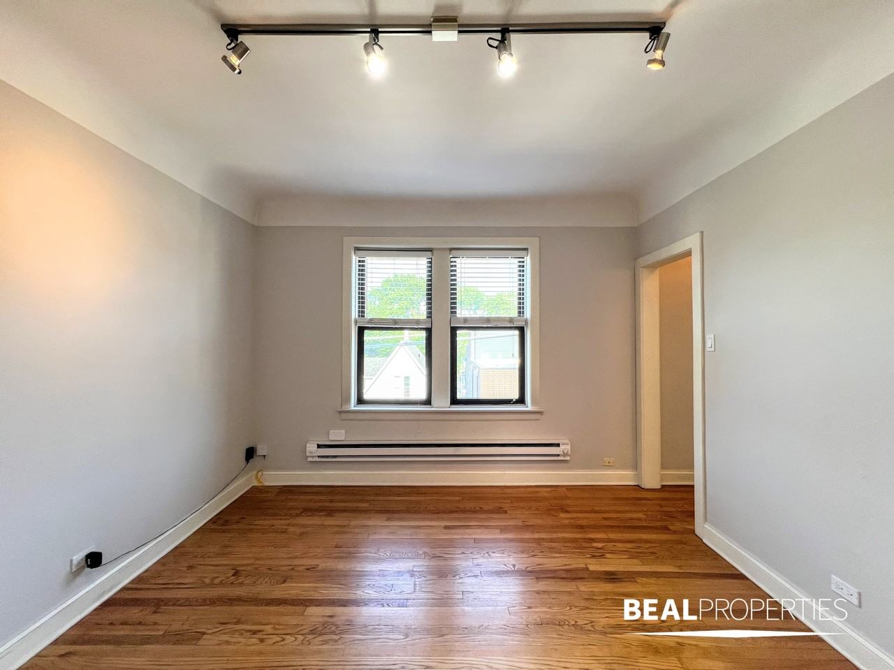 2321 N Rockwell St - Photo 6 of 13