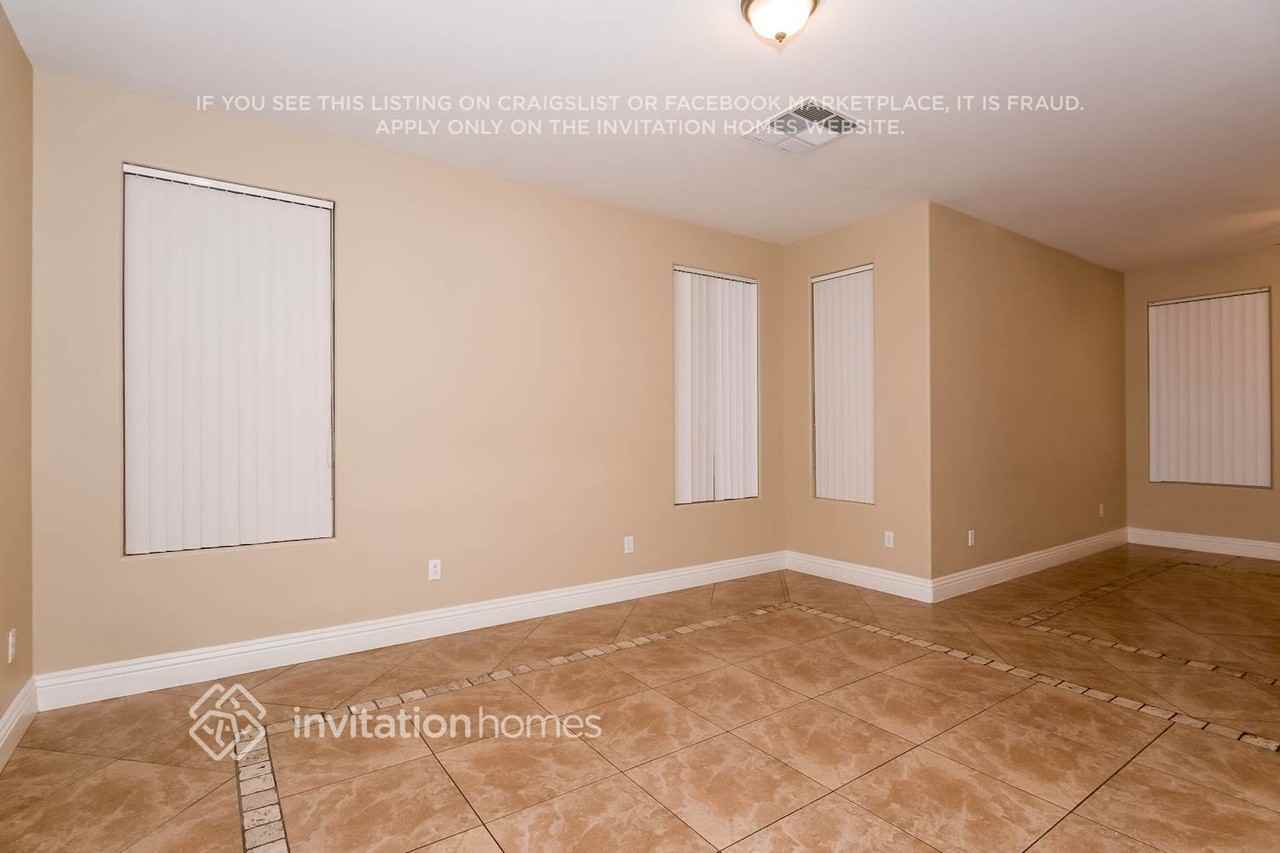 2400 Boca River Dr - Photo 4 of 15
