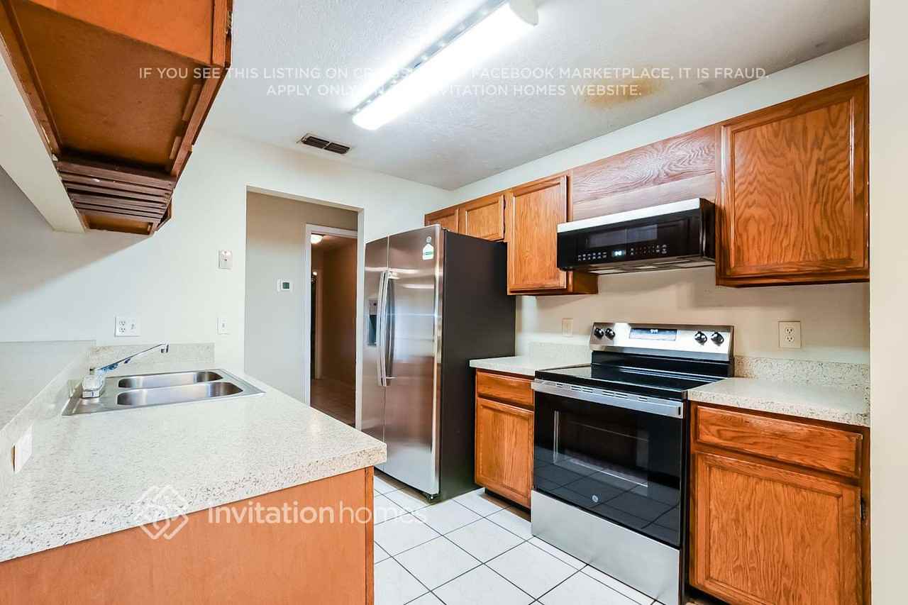 5641 Westview Dr - Photo 5 of 17