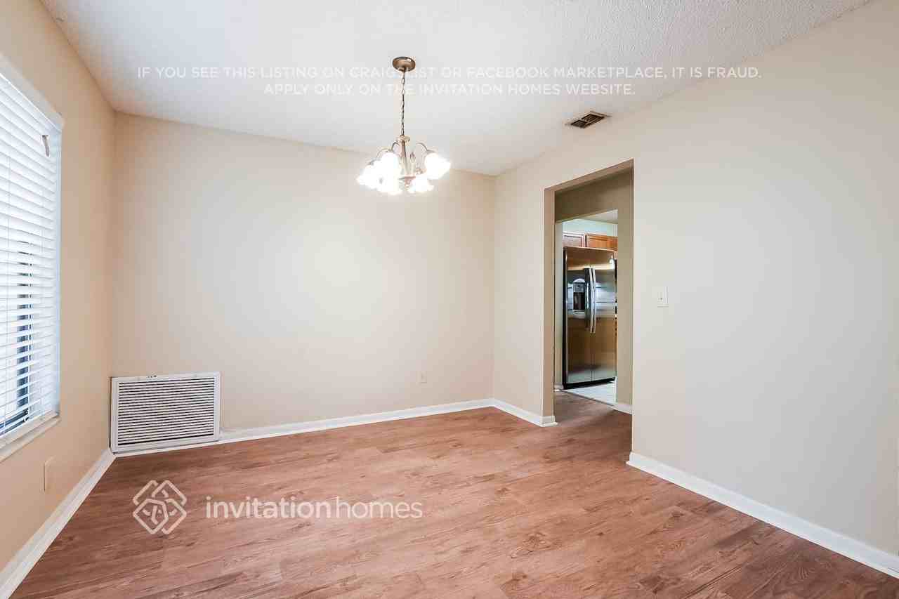 5641 Westview Dr - Photo 6 of 17