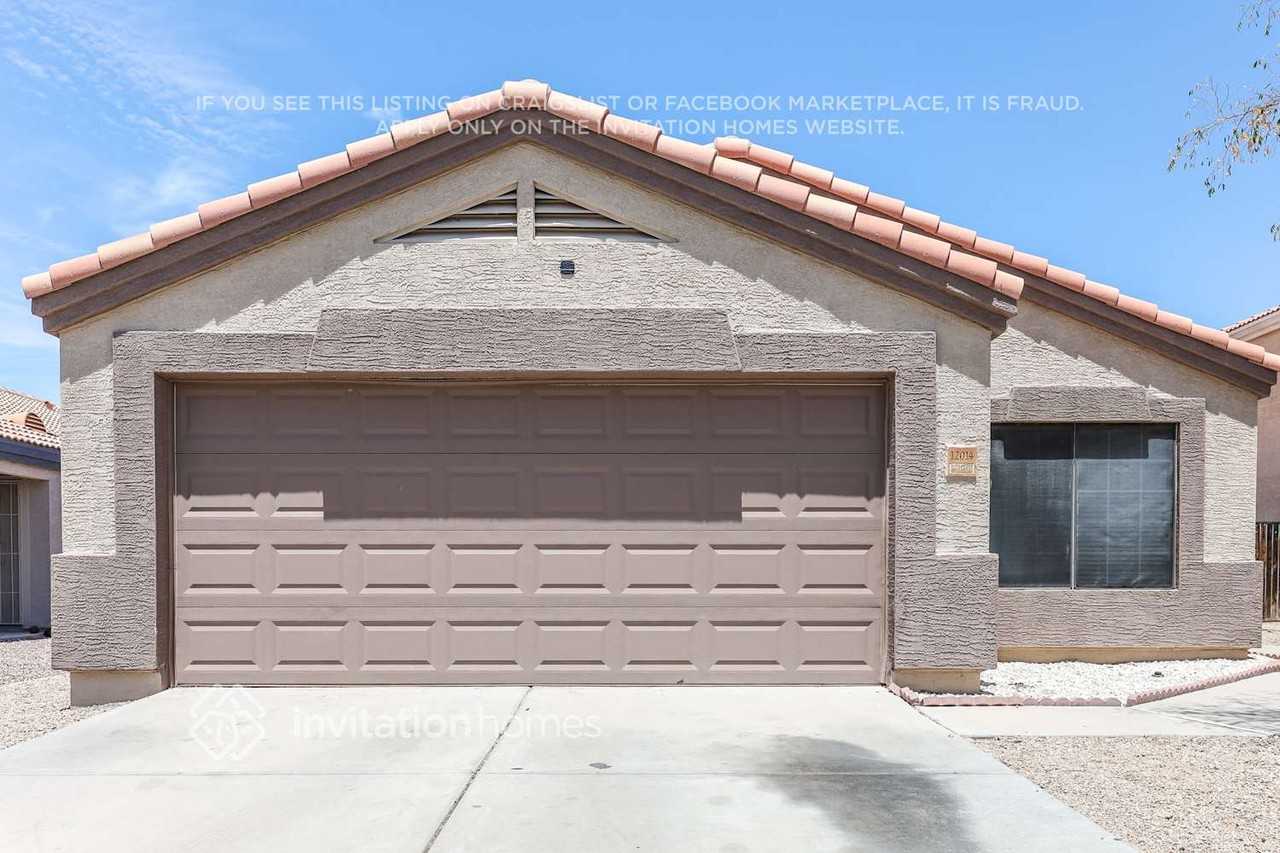 12014 W Holly St