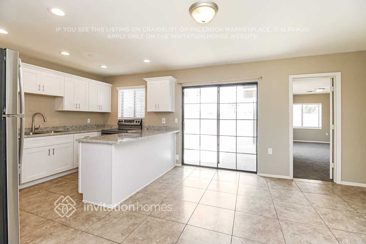 113 N Jade Cir - Photo 5 of 17