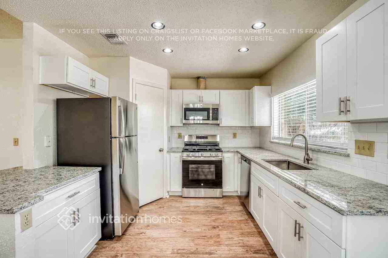 22614 Powell House Ln - Photo 7 of 17