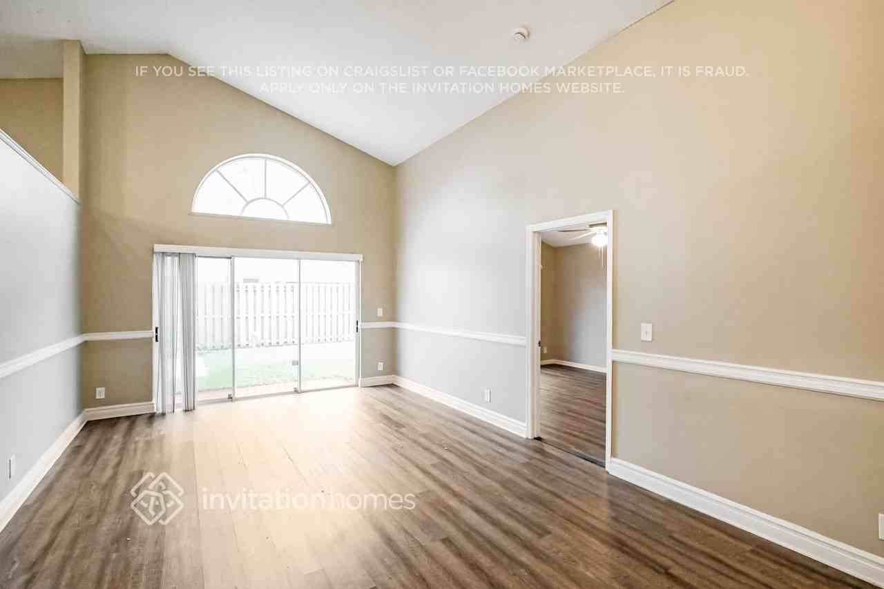 6821 Nw 28th Pl - Photo 4 of 17