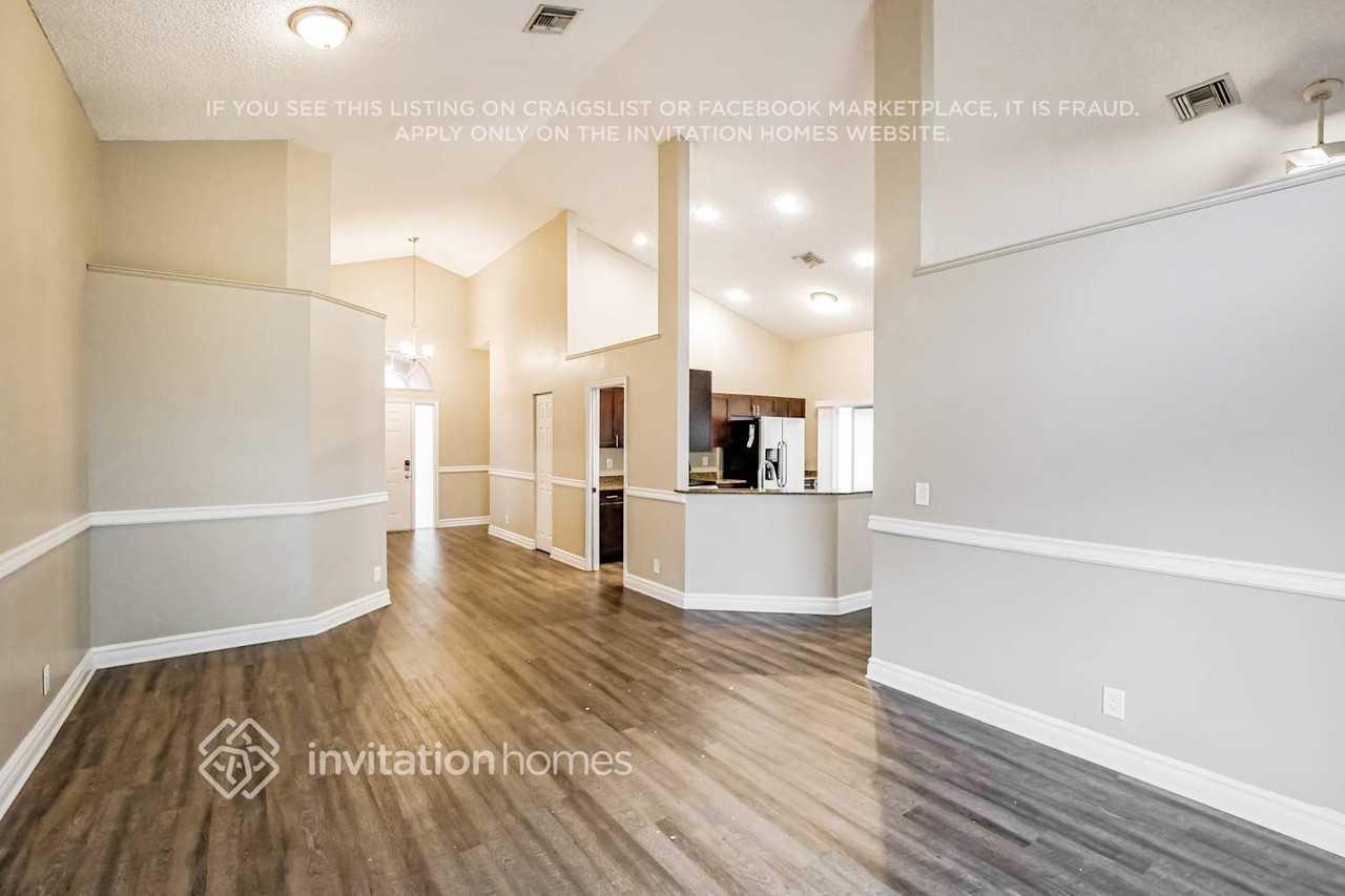6821 Nw 28th Pl - Photo 5 of 17