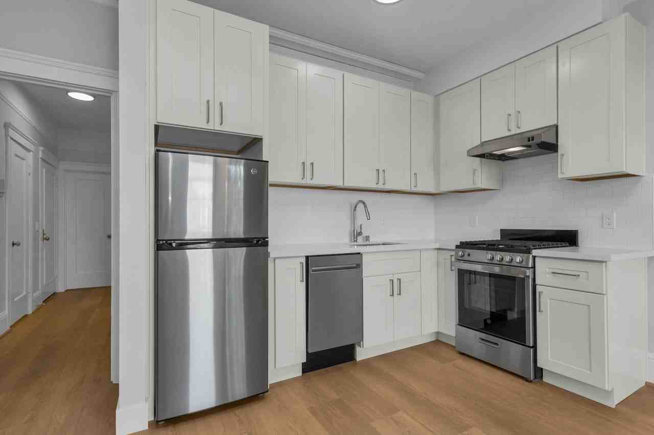1760 Golden Gate - Photo 7 of 19