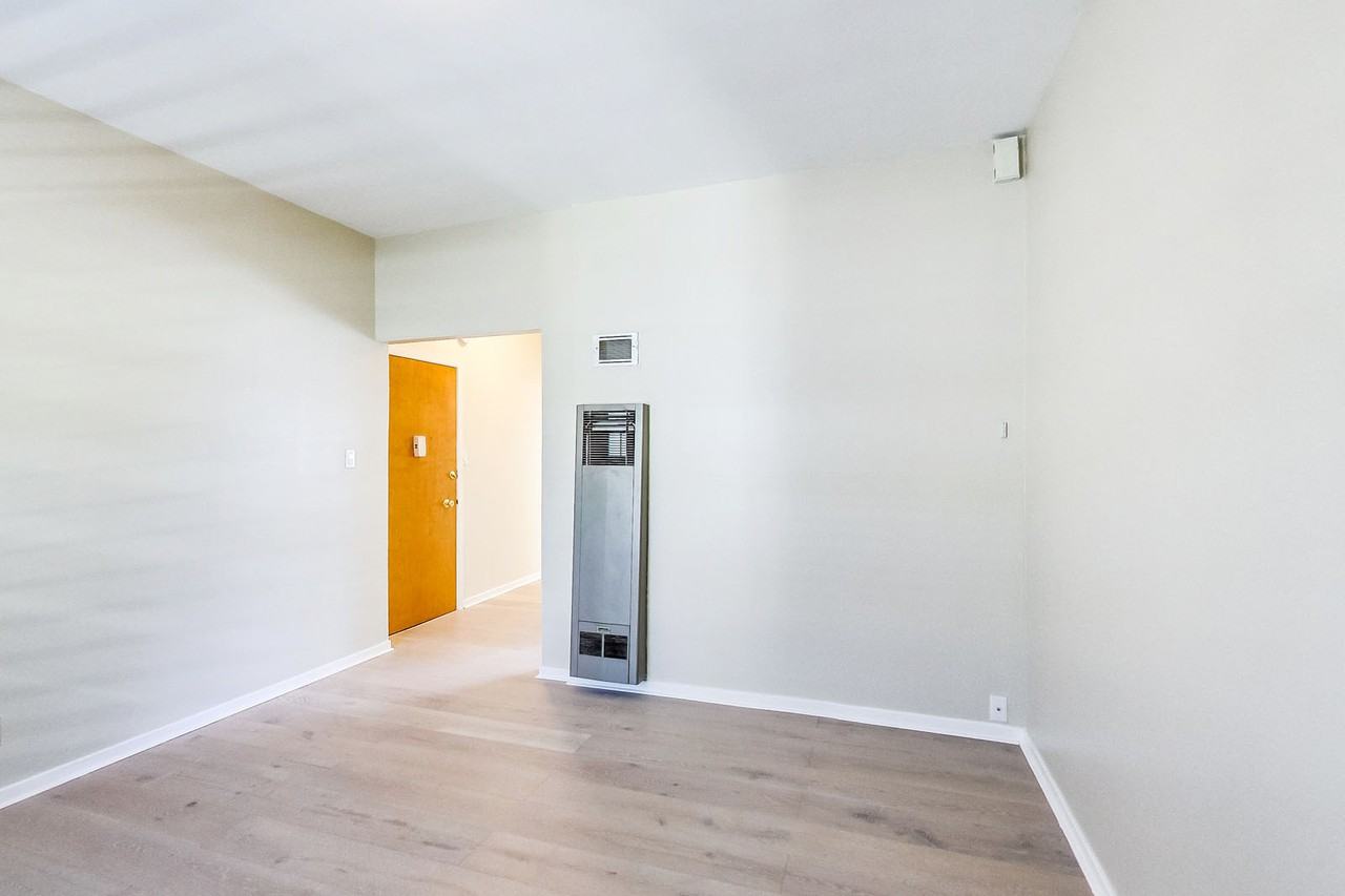 1424 Valencia - Photo 5 of 12
