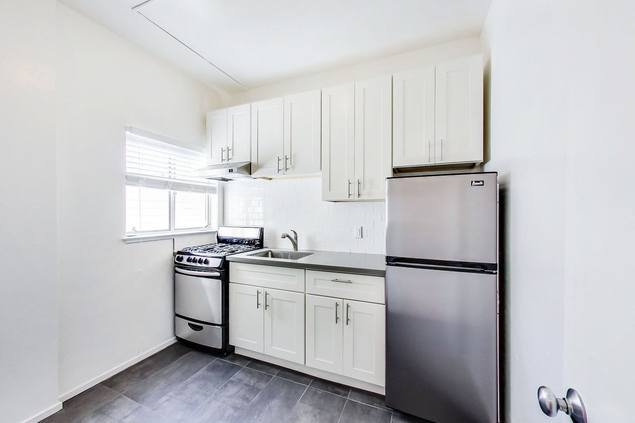 1424 Valencia - Photo 7 of 12
