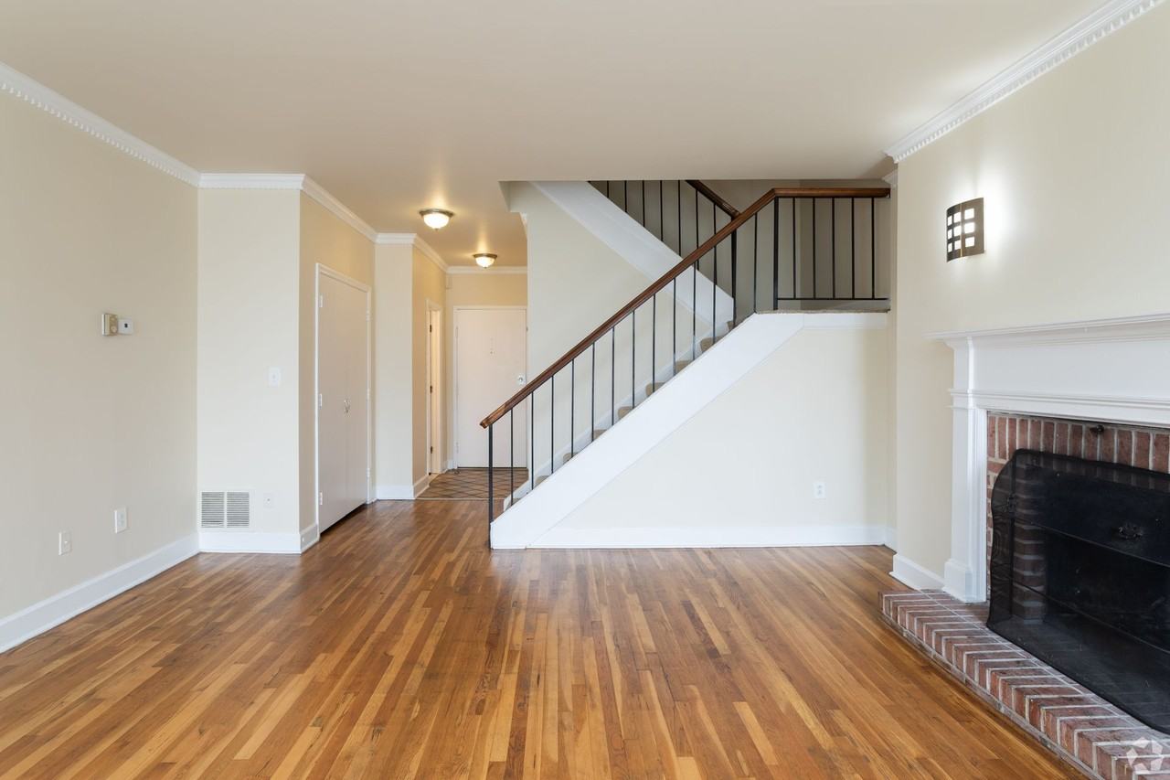 Beethoven Apartments - Photo 2 of 50