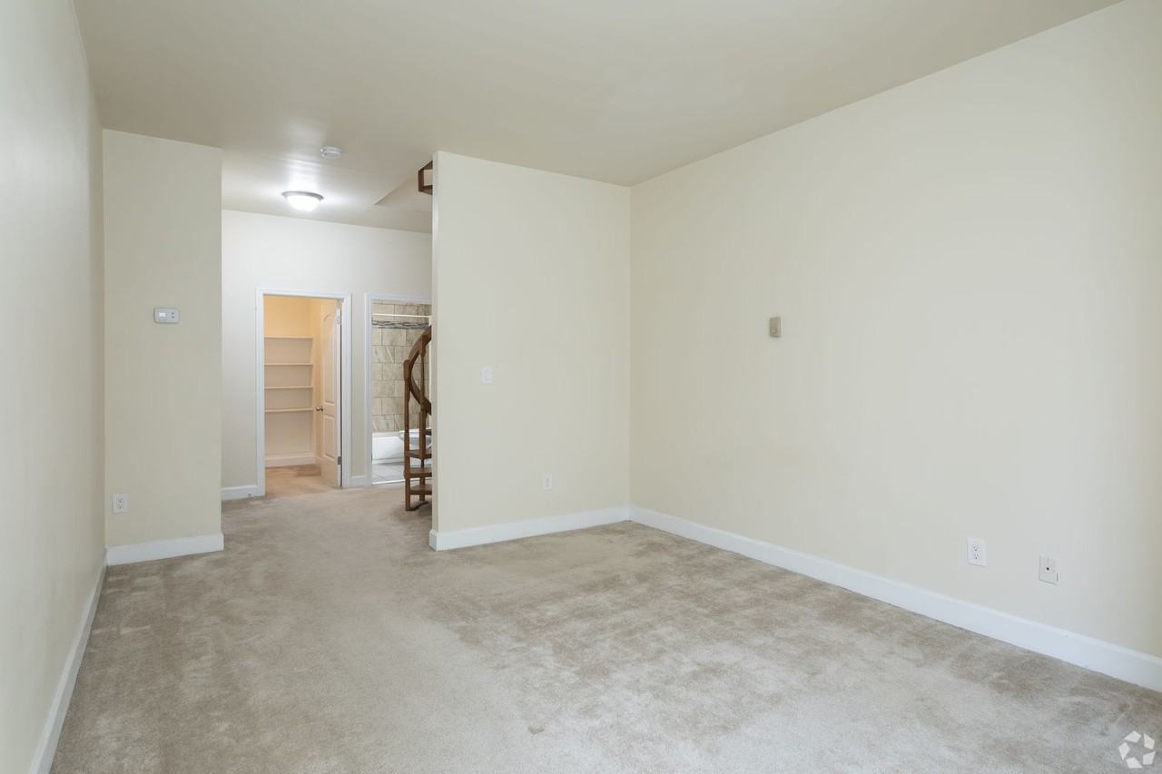 Beethoven Apartments - Photo 3 of 50