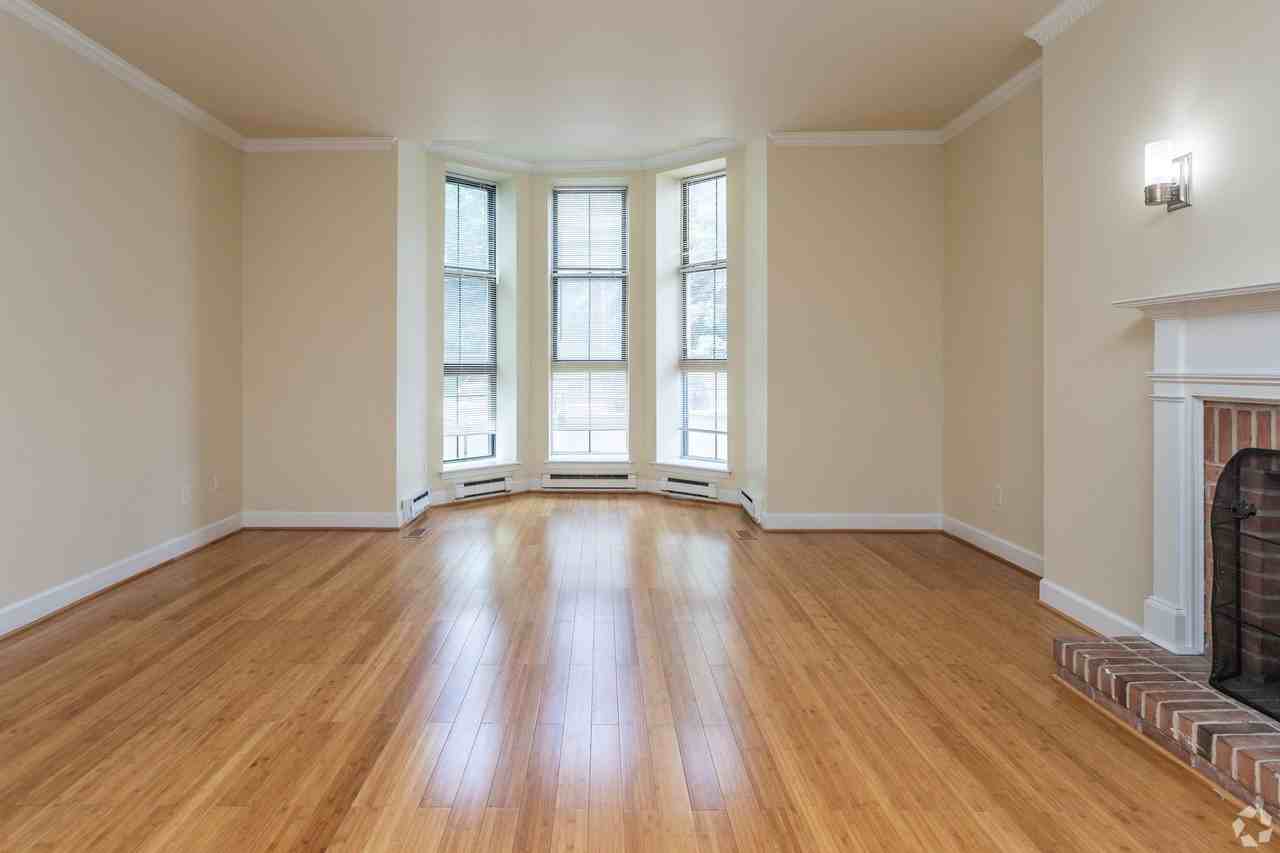 Beethoven Apartments - Photo 5 of 50