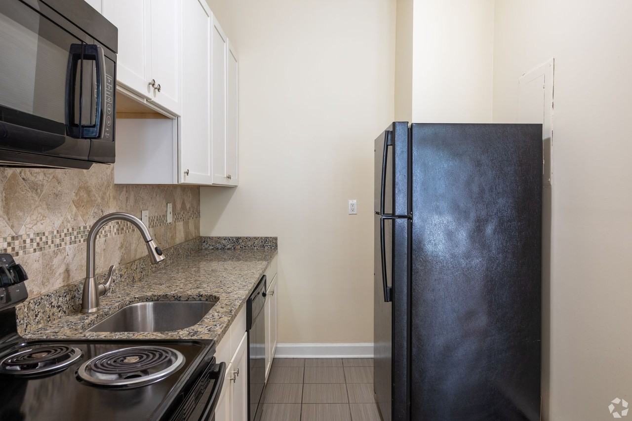 Beethoven Apartments - Photo 6 of 50