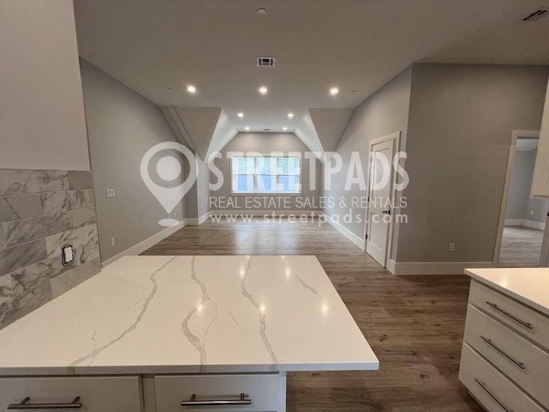 9 Holton Street #5 - Photo 6 of 30