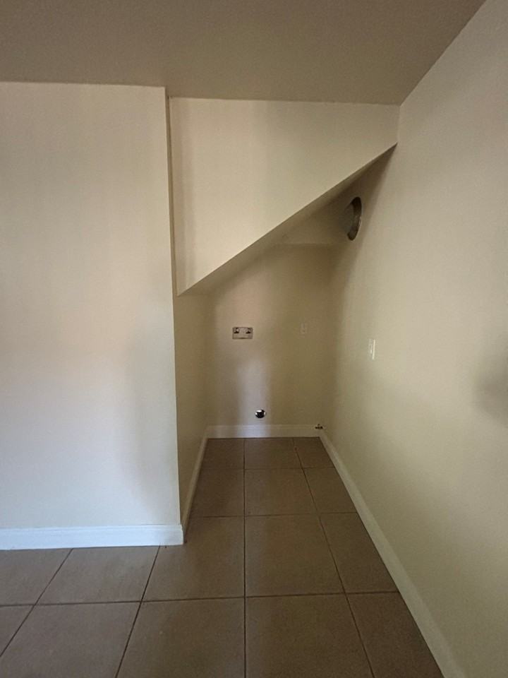 148 East 84th Place - Photo 3 of 11