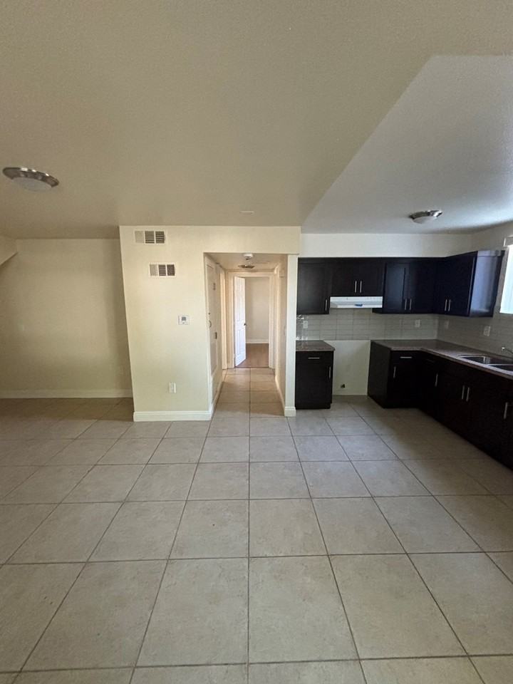 148 East 84th Place - Photo 4 of 11