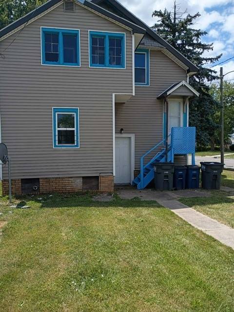 3430 Maple St - Photo 3 of 12