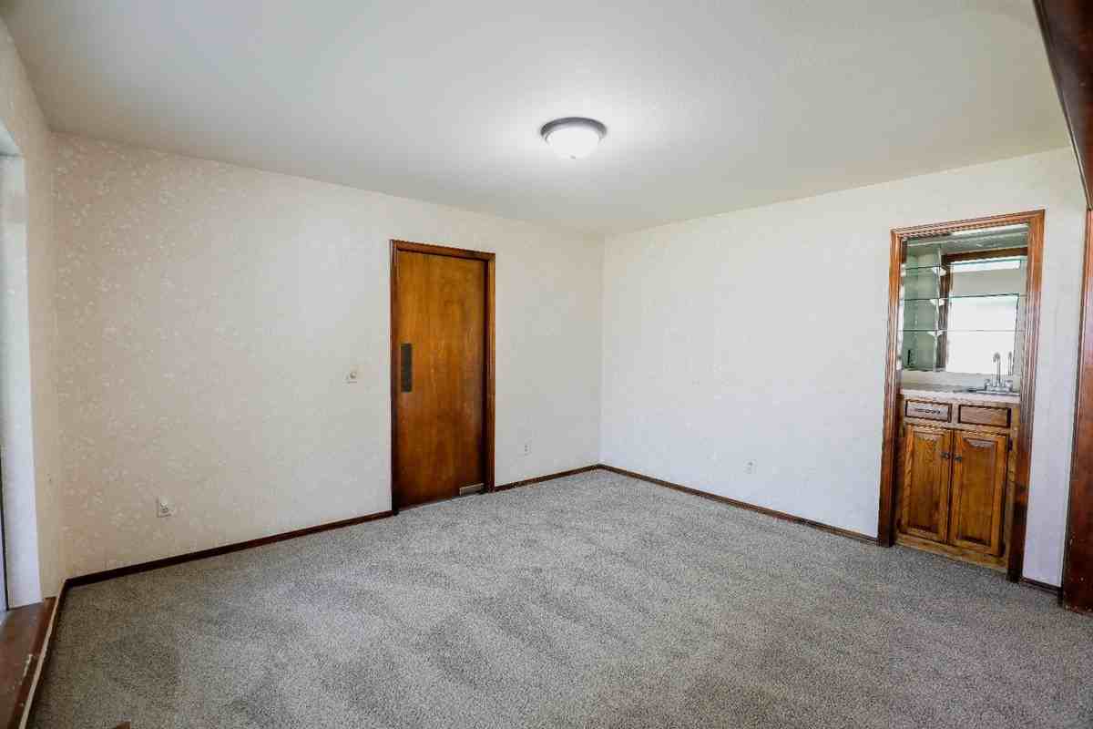 1321 Harding Ave #1 - Photo 6 of 23