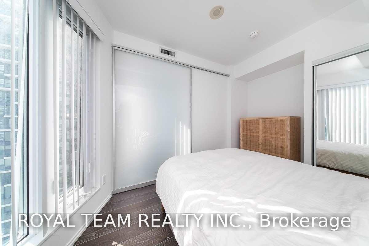 68 Shuter Street #1502 - Photo 3 of 7