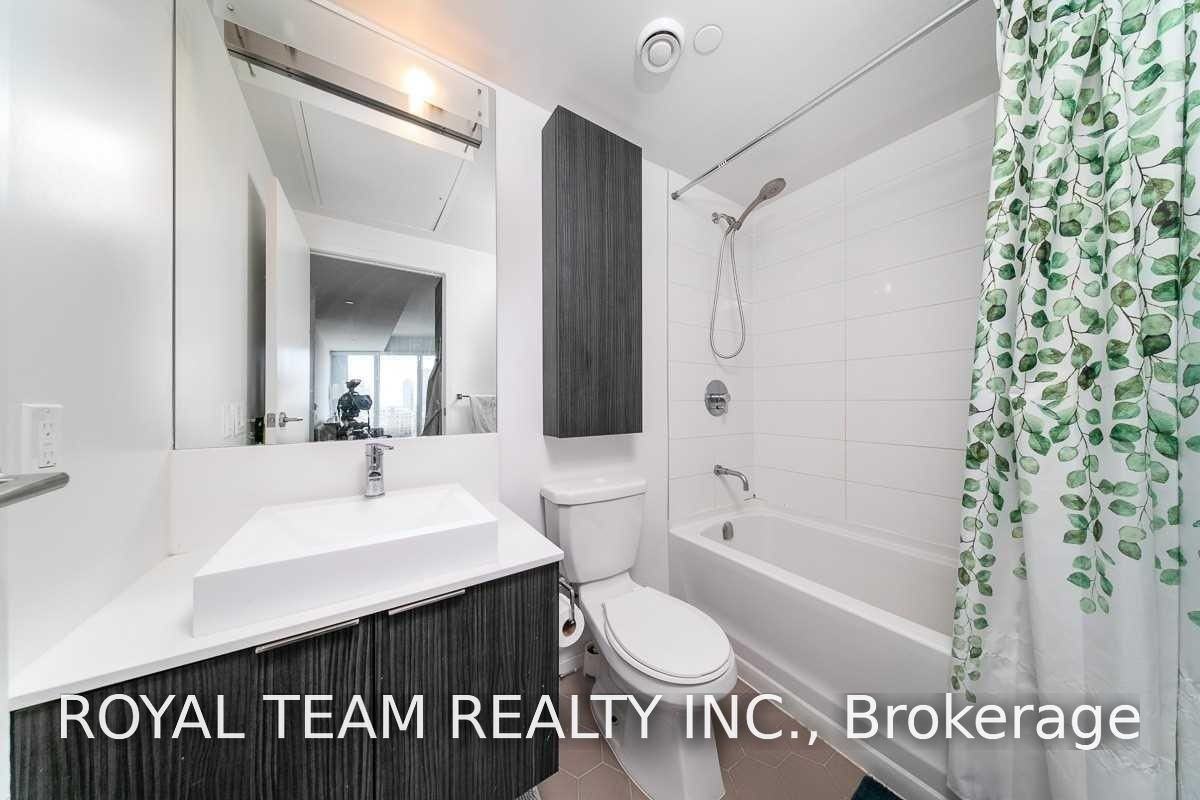 68 Shuter Street #1502 - Photo 4 of 7
