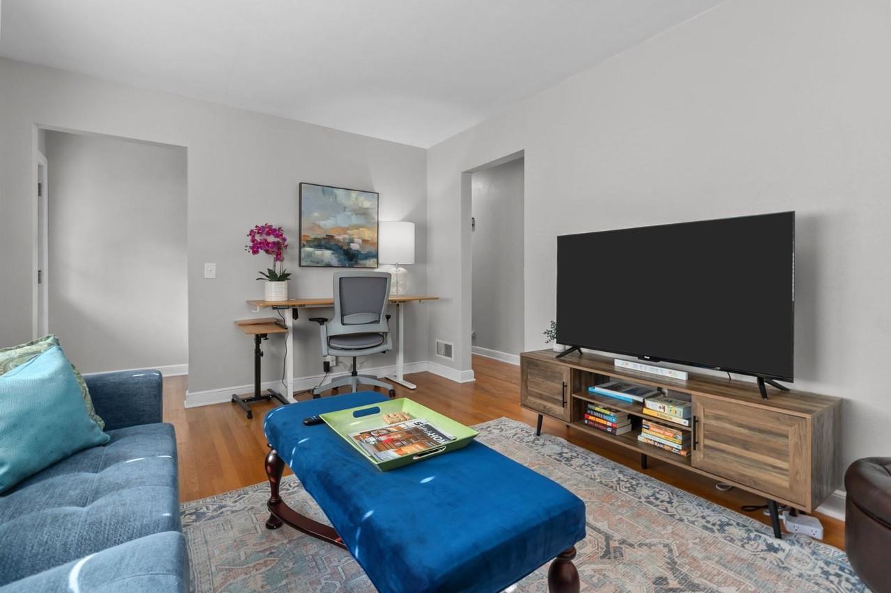 814 E Lindbergh St - Photo 3 of 11