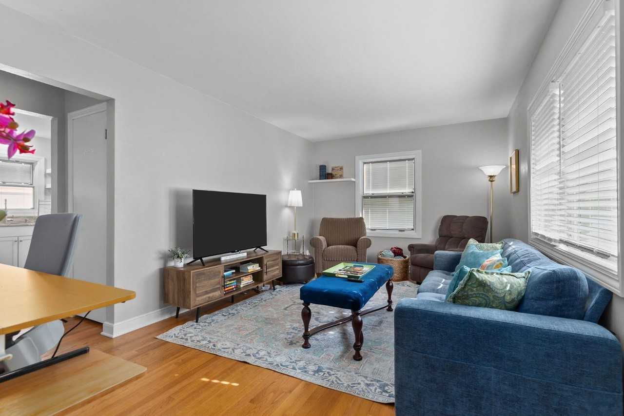 814 E Lindbergh St - Photo 6 of 11