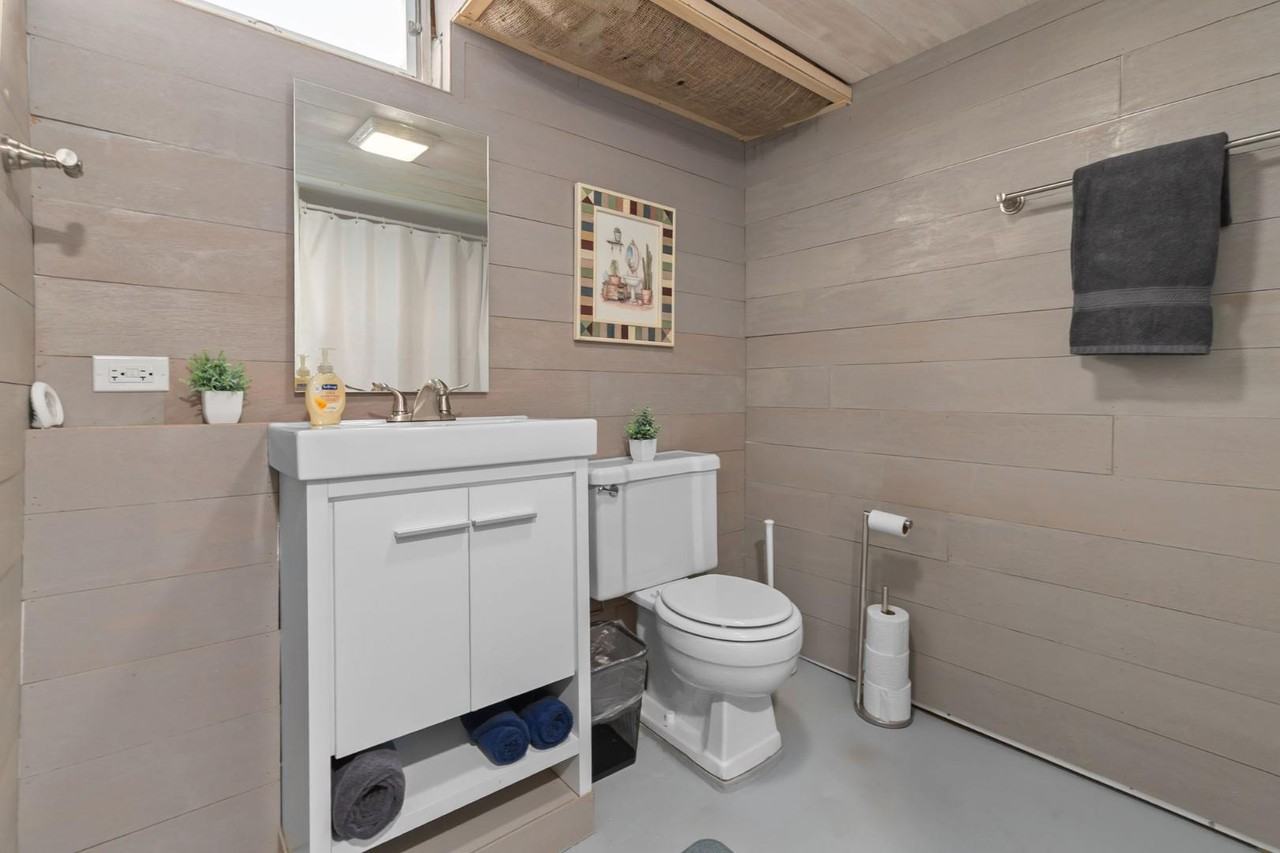 814 E Lindbergh St - Photo 7 of 11