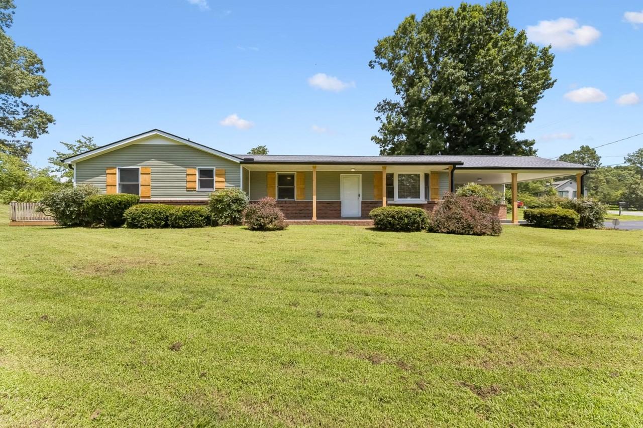 1001 Lakeside Dr - Photo 2 of 11