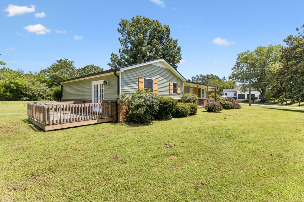 1001 Lakeside Dr - Photo 3 of 11