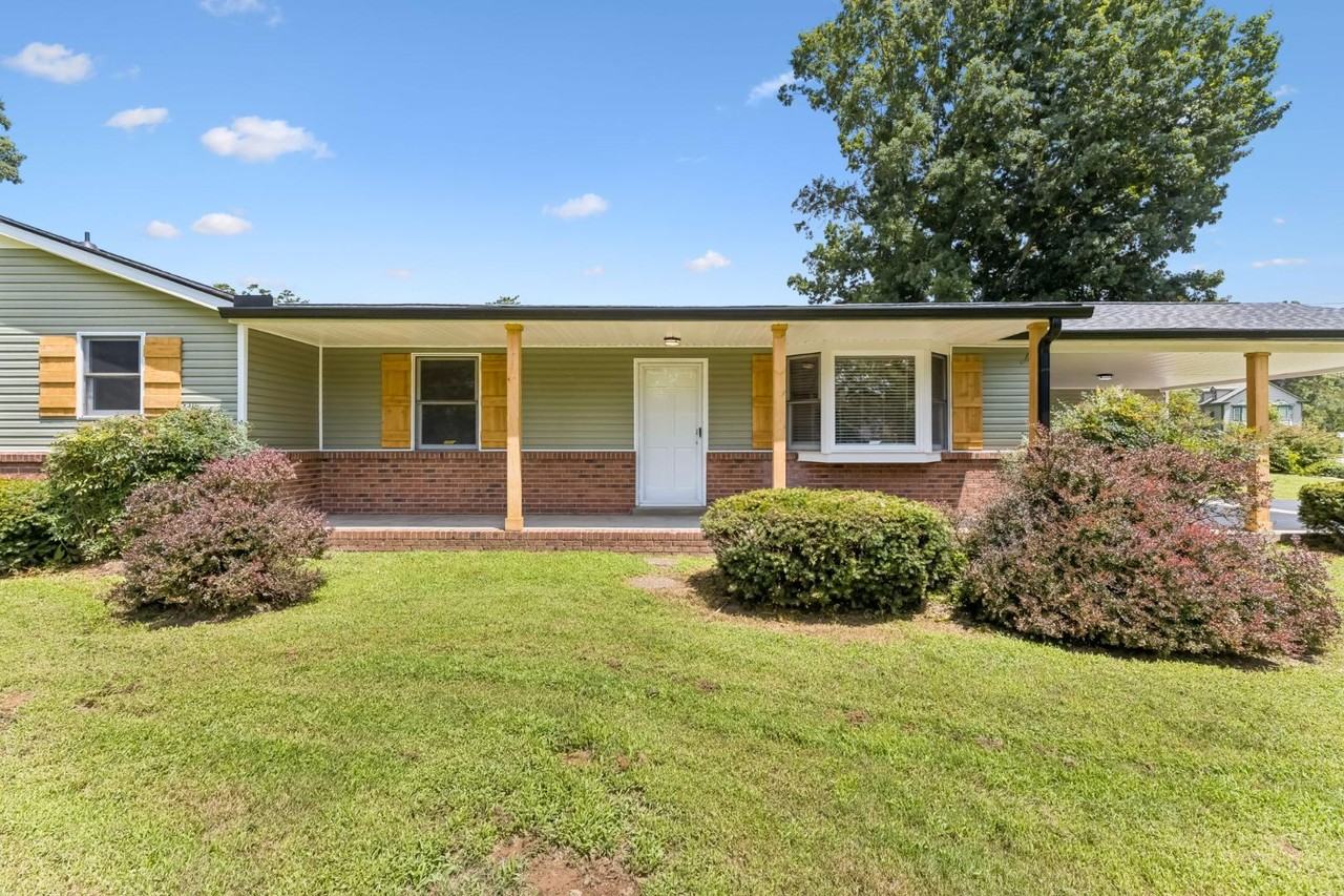 1001 Lakeside Dr - Photo 4 of 11