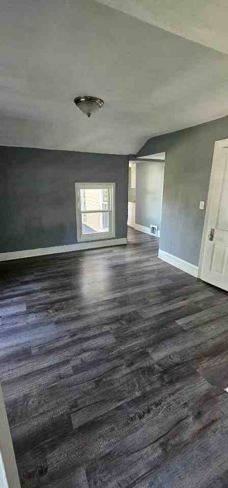 226 Center St - Photo 2 of 5
