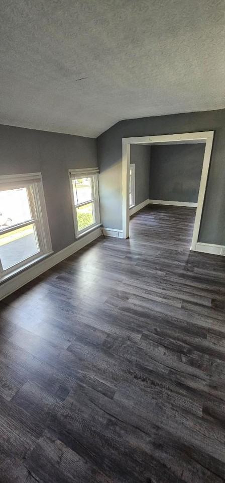 226 Center St - Photo 3 of 5