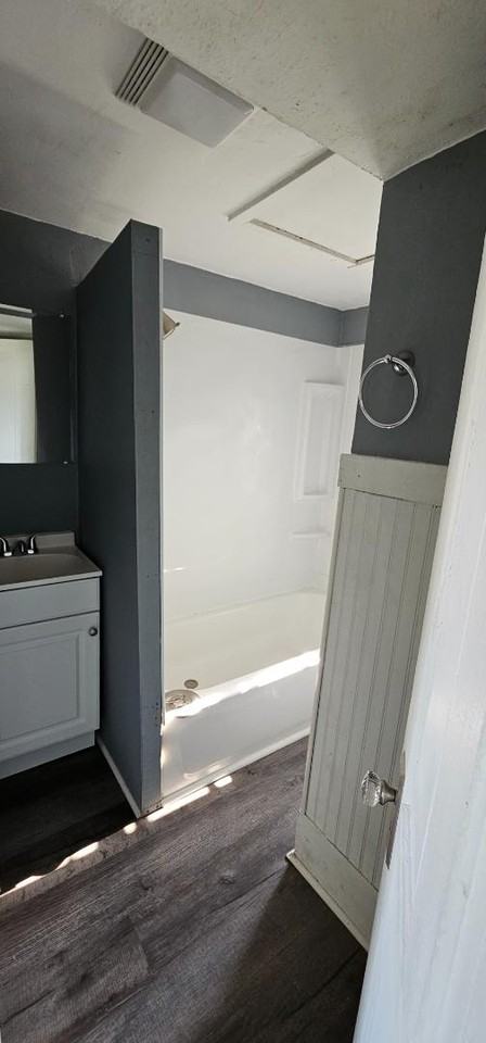 226 Center St - Photo 4 of 5