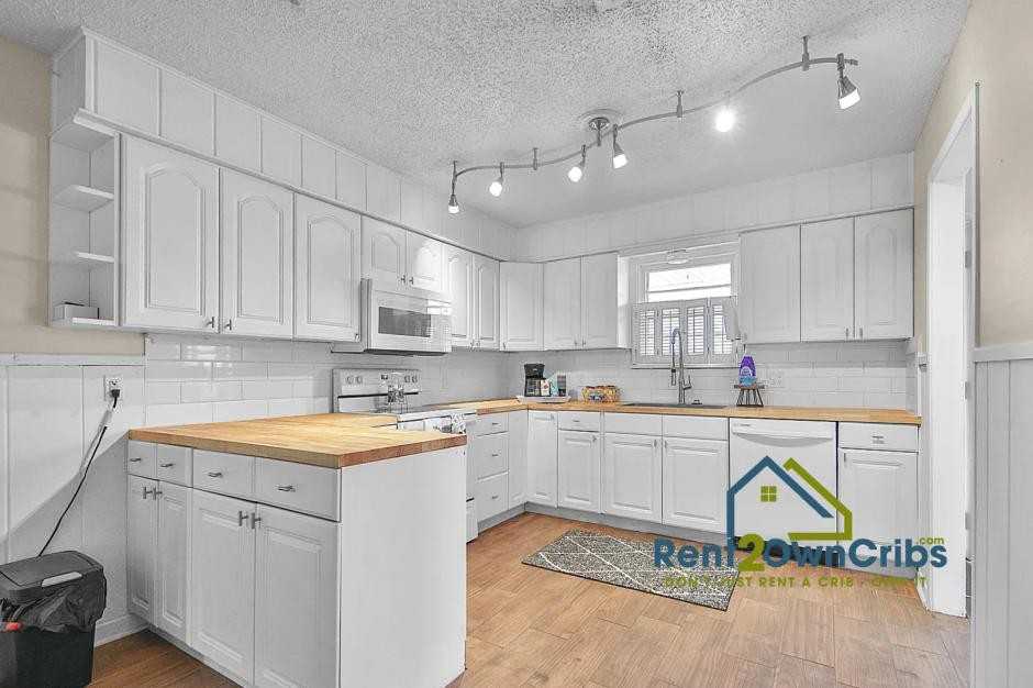 4513 48th St - Photo 6 of 16