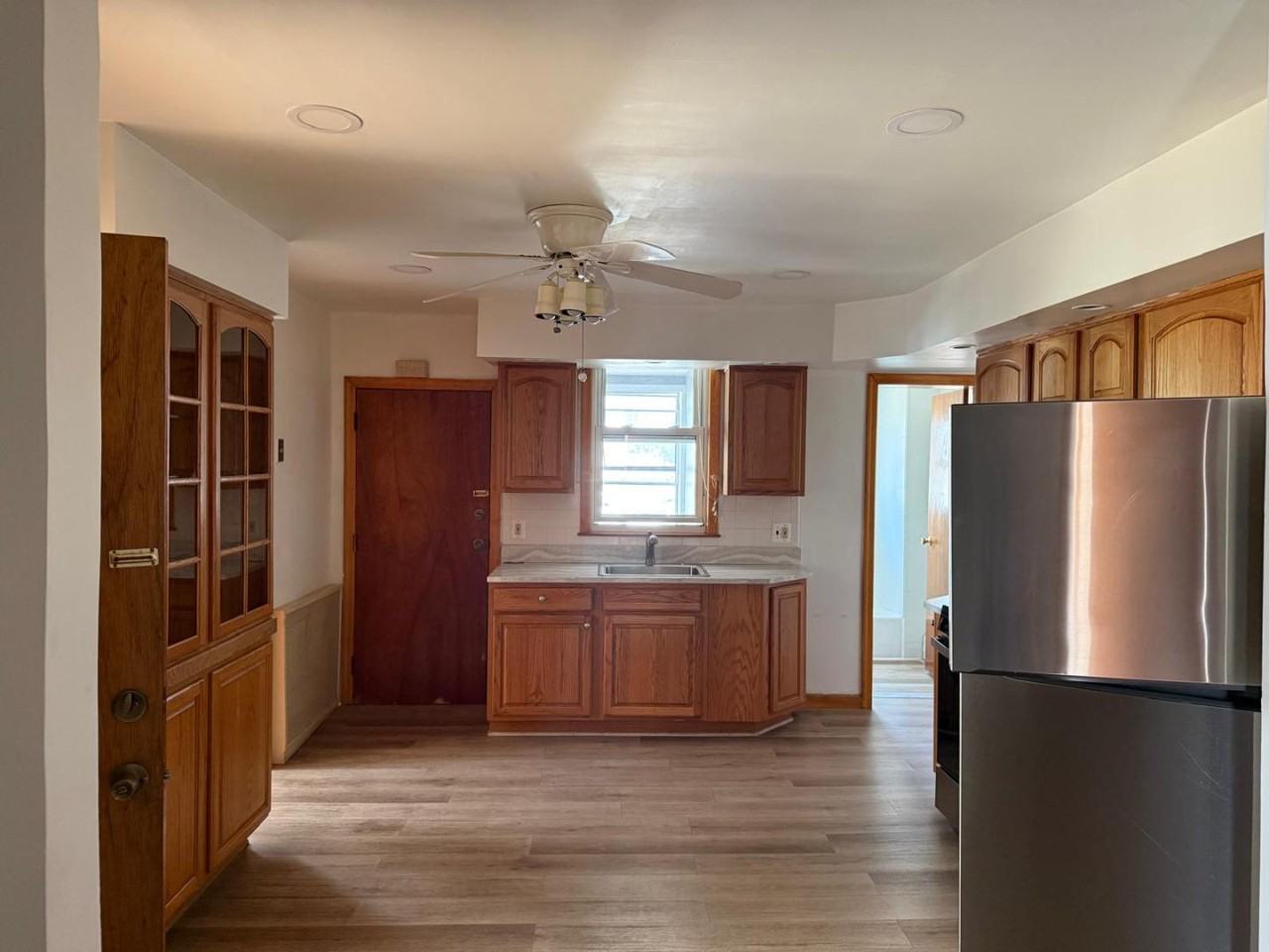 48 Lang St - Photo 4 of 10