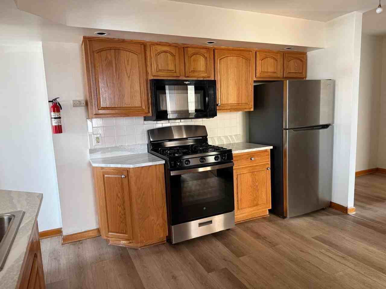 48 Lang St - Photo 5 of 10