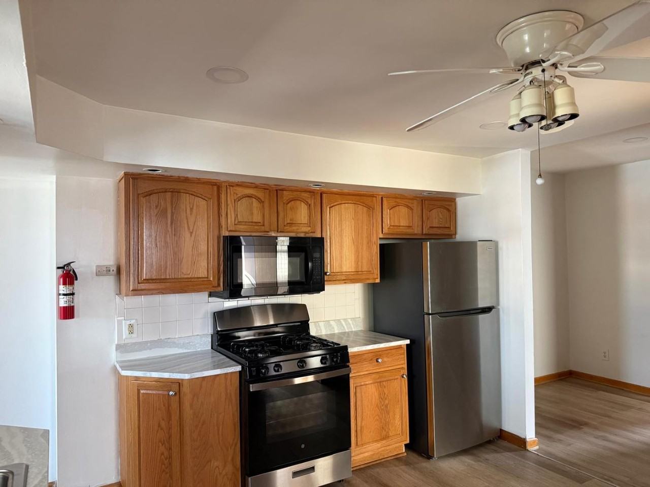 48 Lang St - Photo 6 of 10