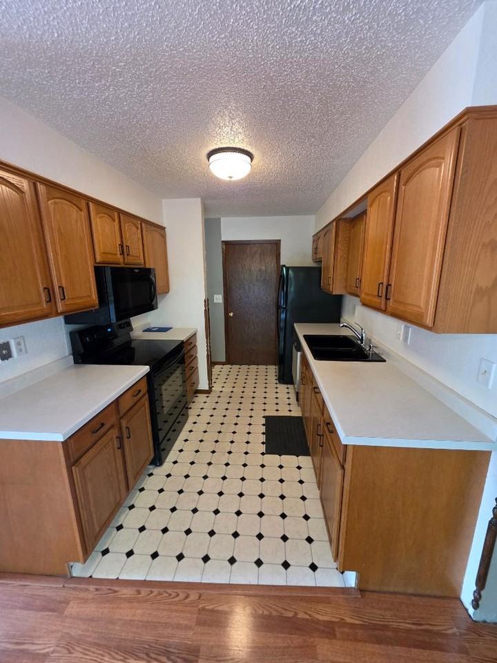1608 N 22nd St - Photo 4 of 11