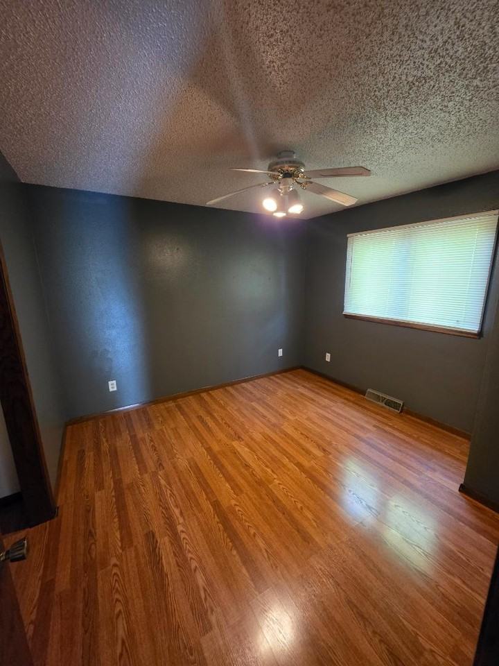 1608 N 22nd St - Photo 5 of 11