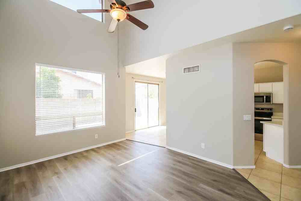 2156 N 30th St - Photo 4 of 17