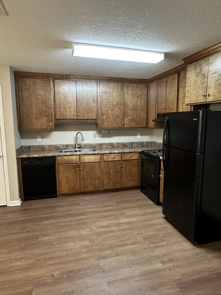 615 40th St E #1 - Photo 7 of 33