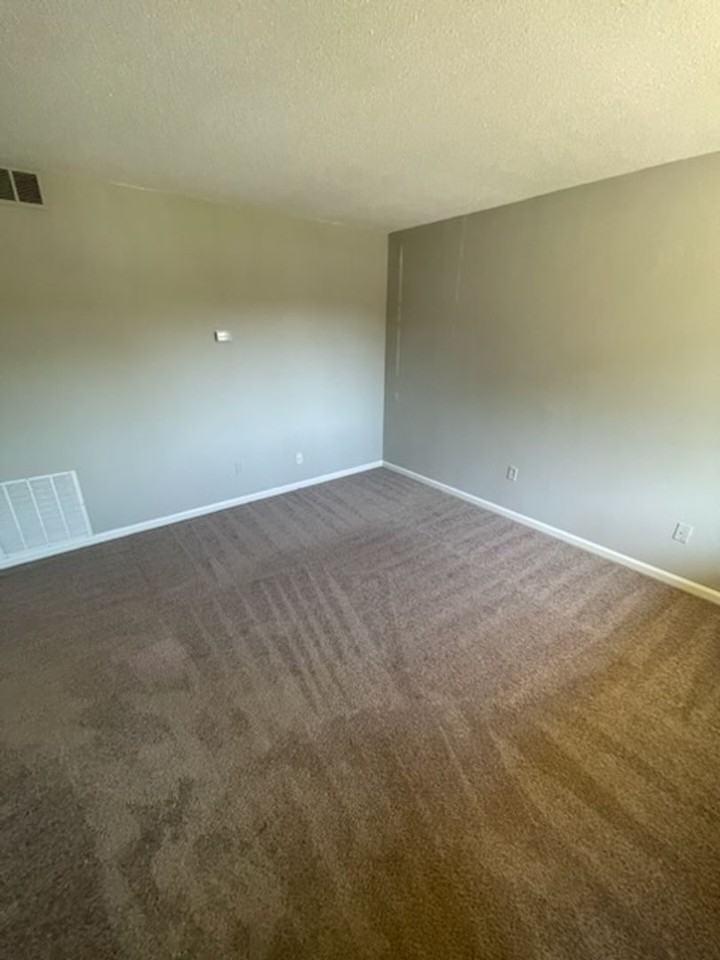 1002 Salisbury St #6B - Photo 3 of 8