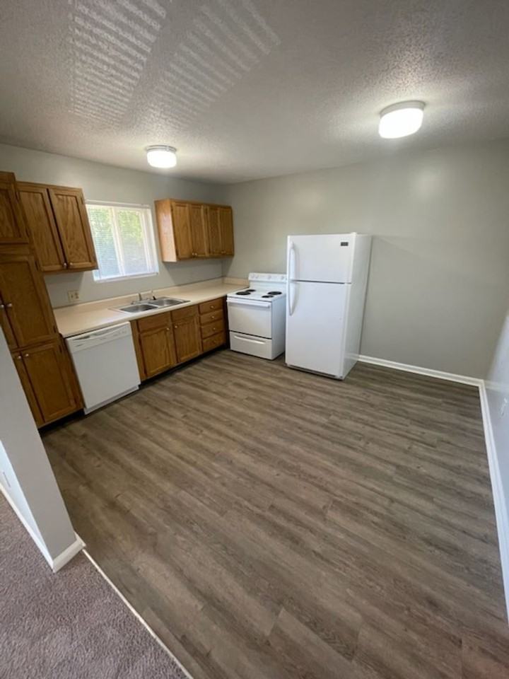 1002 Salisbury St #6B - Photo 4 of 8