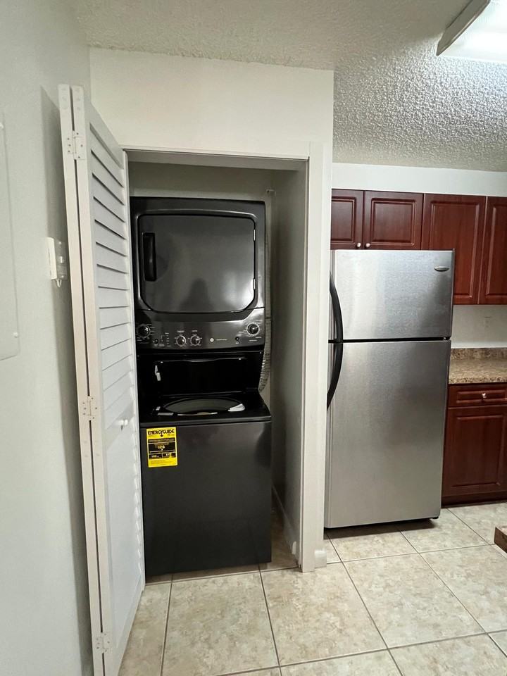 351 Palm Way #204 - Photo 4 of 10