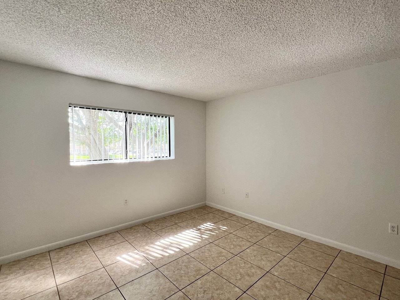 351 Palm Way #204 - Photo 5 of 10