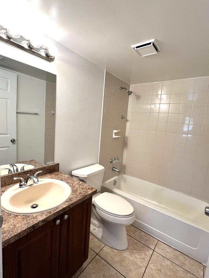 351 Palm Way #204 - Photo 6 of 10